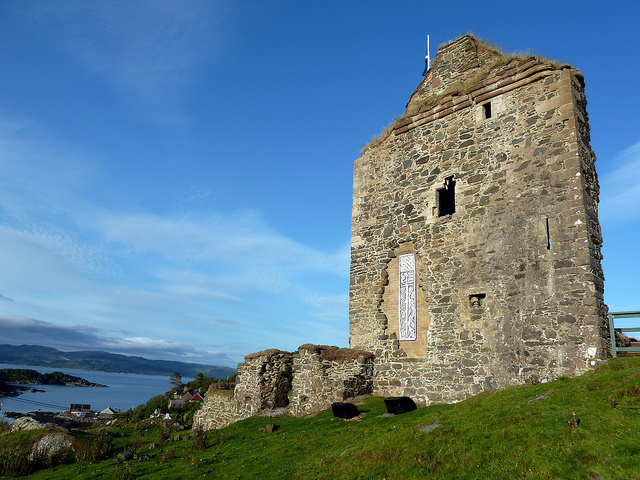 Tarbert Castle Argyll & Bute.jpg