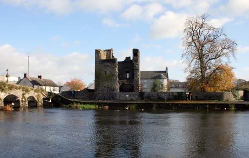Tinnahinch Castle.jpg