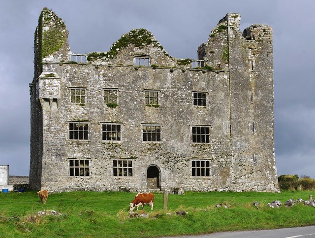 Leamaneh Castle Co Clare.jpg