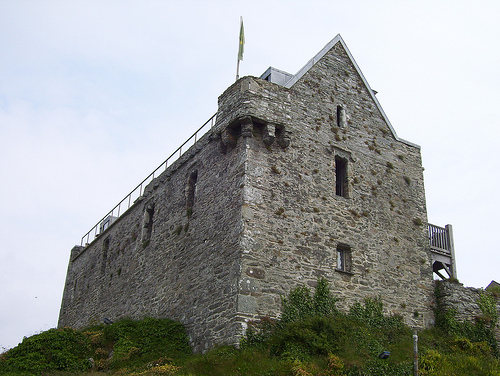 Dunasead Castle Co Cork.jpg