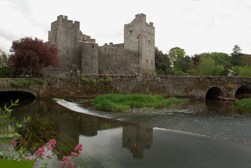 Cahir Castle Co Tipperary.jpg
