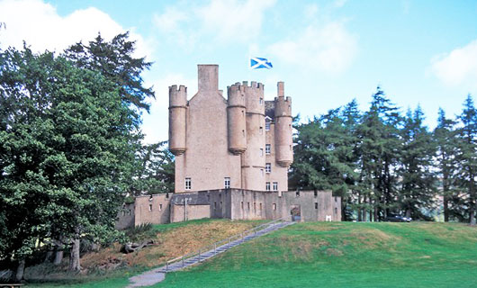 Braemar_Castle_-_Aberdeenshire.jpg