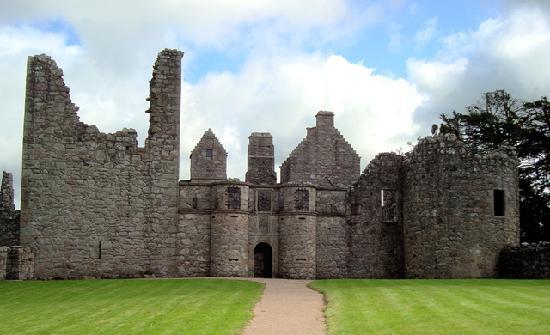 Tolquhon Castle Aberdeenshire.jpg